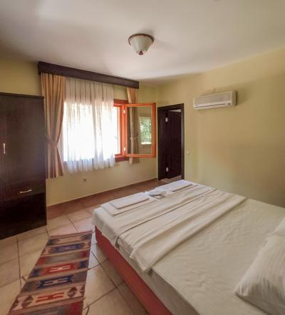 Pinea Hotel