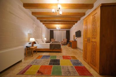 Secret Hill Cave Suites