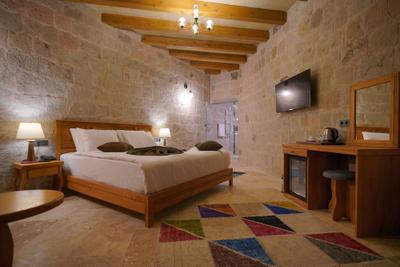 Secret Hill Cave Suites
