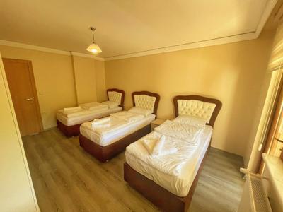 Lustra Garden Suite