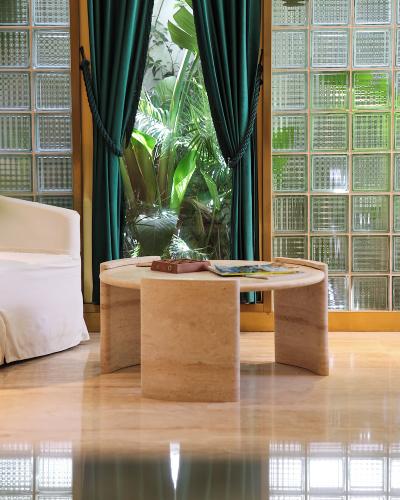 The Xon Hotel