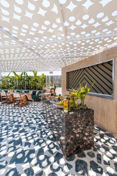 The Xon Hotel