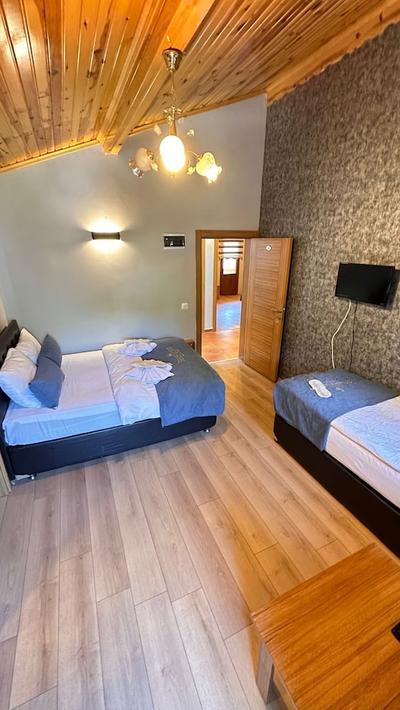 Paradise Lake Hotel