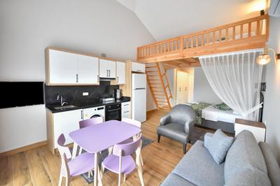 Red Moon Suites