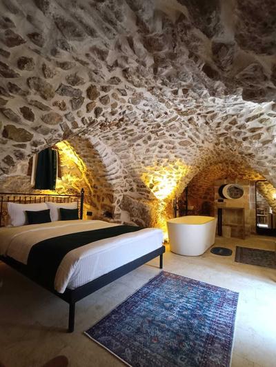 Tugmaner Small House Ajar