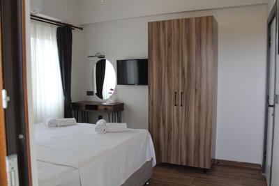 Tinos Otel & Bag Evi