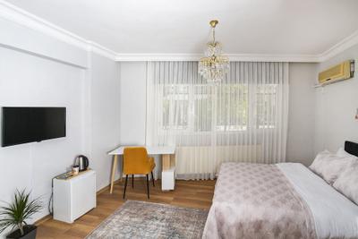 8 Rooms House