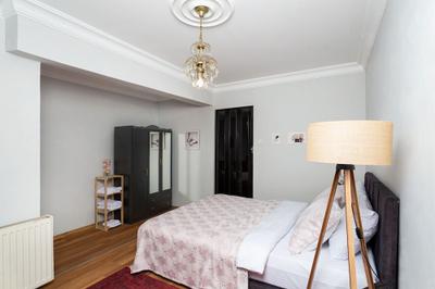 8 Rooms House
