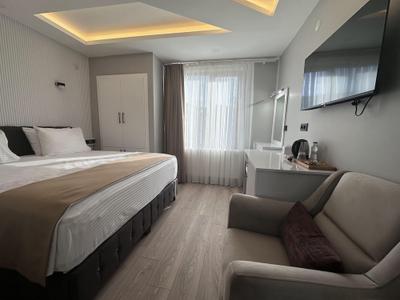White Life Hotel & Cafe