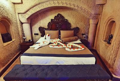 La Perla Cave Hotel