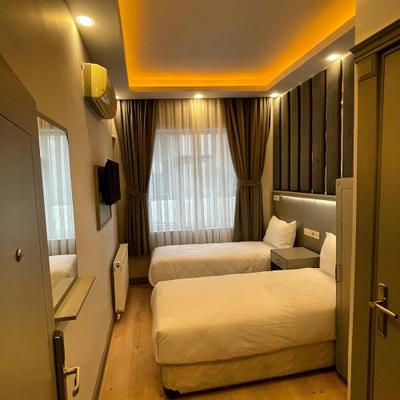 Crowned Plus Hotel