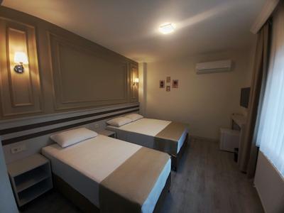 Grand Aura Hotel