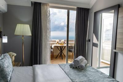 Life Pool Suite Hotel