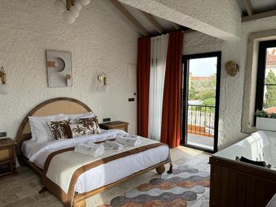 Aura Village