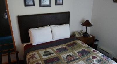 Riverbank Lodge
