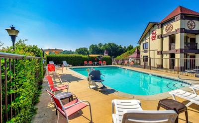 Super 8 by Wyndham Helen