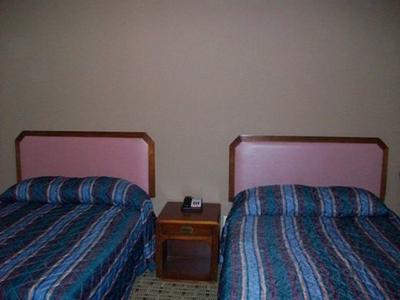Economy Inn Suites Ashtabula