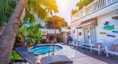 Seascape Tropical Inn