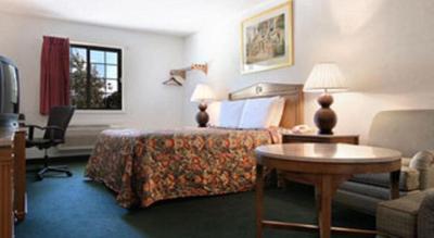 Travelodge by Wyndham Waukegan Gurnee