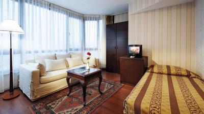 Rose Hotel