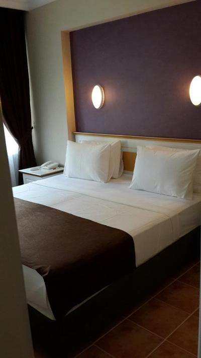 Comet Hotel & Resort