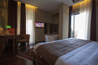 Juliet Rooms & Kitchen