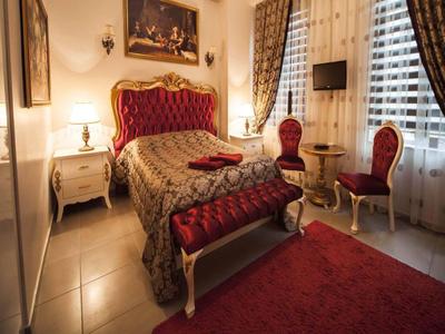 Lamaria Residence
