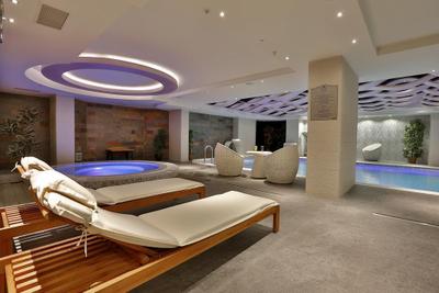 Queen Hotel & Spa