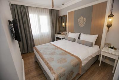 Raymond Blue Hotel