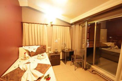 Deluxe Hotel