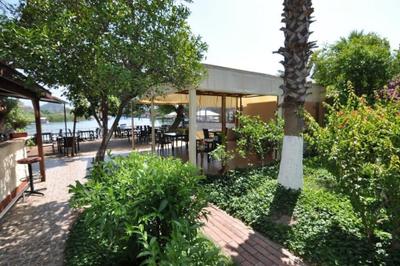 Longhouse-Inn Hotel