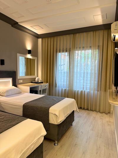 Hotel Peninsula