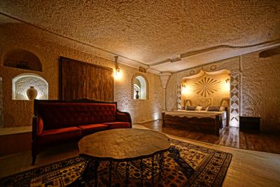 Castle Cave Hotel