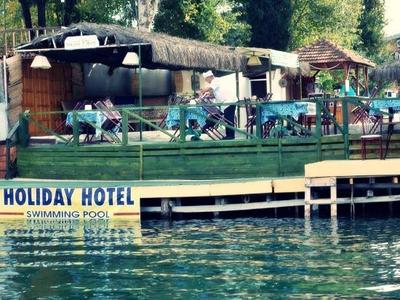 Holiday Hotel