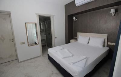 Double Inn Marina Hotel