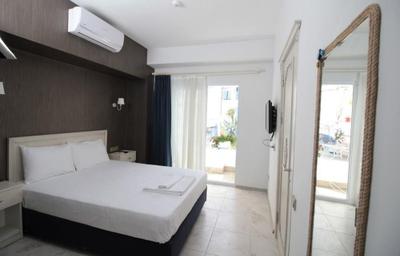 Double Inn Marina Hotel