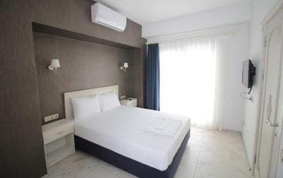 Double Inn Marina Hotel