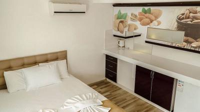 Özgür Apart