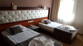 Kleopatra Togan Suit Hotel