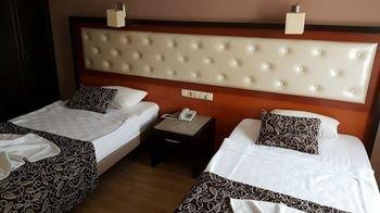 Kleopatra Togan Suit Hotel