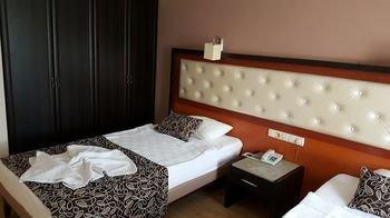 Kleopatra Togan Suit Hotel