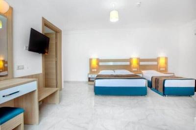Green Life Hotel