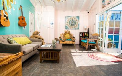 Ith Beach Bungalow Surf Hostel