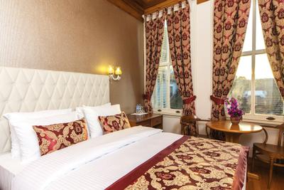 Mom Hotel