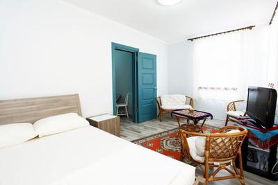 Blue Suites by V