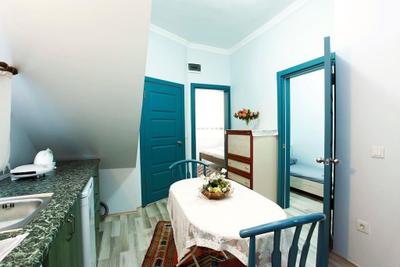 Blue Suites by V