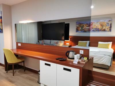 Ada Hotel