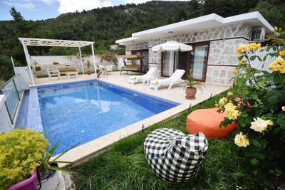 Villa Reyyan by Helaltatilvillari