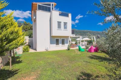 Villa Umut by Akdenizvillam