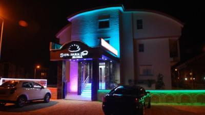 Park Side Hotel